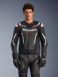 מעיל עור אלפינסטארס Alpinestars GP Force V2 Airflow בצבע שחור לבן