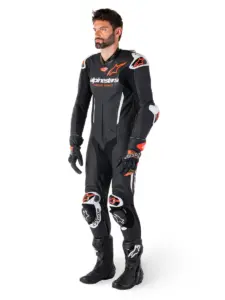 חליפת עור חלק אחד אלפינסטארס ALPINESTARS GP-R7 1PC שחור לבן אדום פלואורסצנטי – תמונה 3