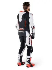 חליפת עור חלק אחד אלפינסטארס ALPINESTARS GP-R7 1PC לבן שחור אדום פלואורסצנטי – תמונה 2