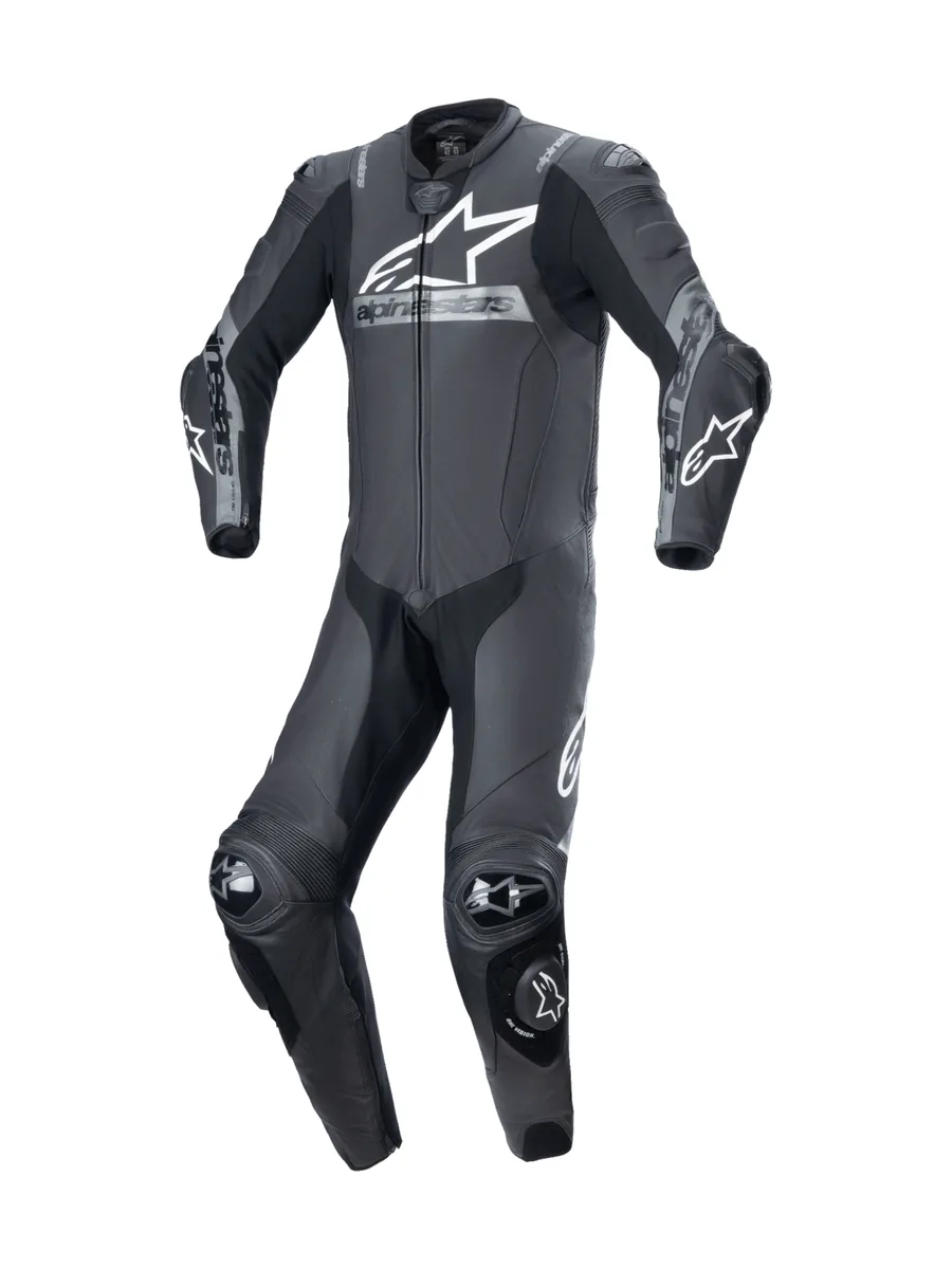 חליפת עור חלק אחד Alpinestars Missile V2 Ward 1PC בצבע שחור אפור מטאלי חליפת עור חלק אחד אלפינסטארס Alpinestars Missile V2 Ward 1PC בצבע שחור אפור מטאלי