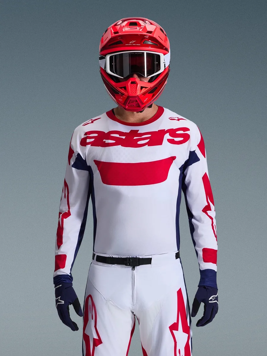 חליפת רכיבת שטח Alpinestars Racer Riway בצבע לבן כחול אדום חליפת רכיבת שטח אלפינסטארס Alpinestars Racer Riway בצבע לבן כחול אדום