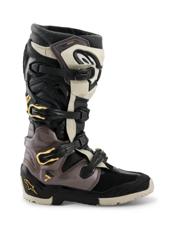 מגפי רכיבת שטח אלפינסטארס Alpinestars Tech 7 Enduro Drystar בצבע שחור אפור כהה זהב