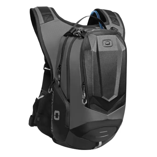 תיק שתייה אוג'יו OGIO Dakar 3L בצבע שחור, מבט קדמי