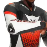 חליפת עור מחלק אחד DAINESE Laguna Seca 6 שחור לבן אדום פלואורסצנטי – תמונה 8