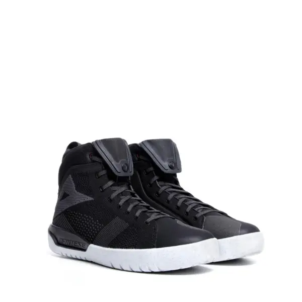 נעל רכיבה DAINESE Metractive Air בשחור עם סוליה לבנה