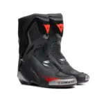 מגף רכיבה DAINESE Torque 4 Air בשחור עם פרטים באדום