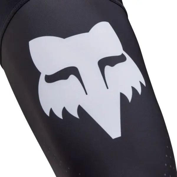 גרבי רכיבת שטח פוקס FOX Flexair Knee Brace אפור כהה – תמונה 2