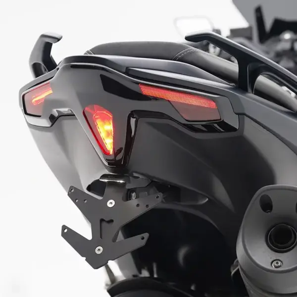 מכסה פנס אחורי BCD Design ל-YAMAHA TMAX 560 2022-2026 שחור מבריק