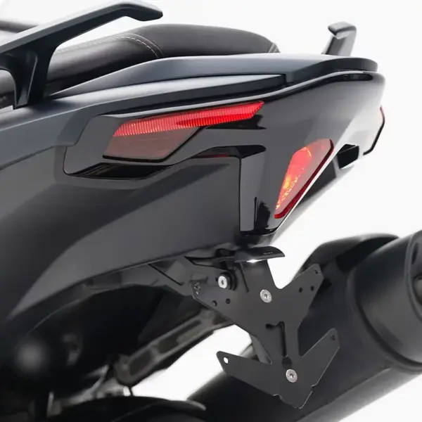 מכסה פנס אחורי BCD Design ל-YAMAHA TMAX 560 2022-2026 שחור מבריק – תמונה 2