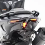 מכסה פנס אחורי BCD Design ל-YAMAHA TMAX 560 2022-2026 שחור מבריק – תמונה 3