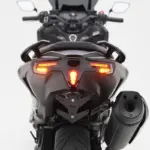 מכסה פנס אחורי BCD Design ל-YAMAHA TMAX 560 2022-2026 שחור מבריק – תמונה 4