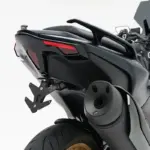 מכסה פנס אחורי BCD Design ל-YAMAHA TMAX 560 2022-2026 שחור מבריק – תמונה 5