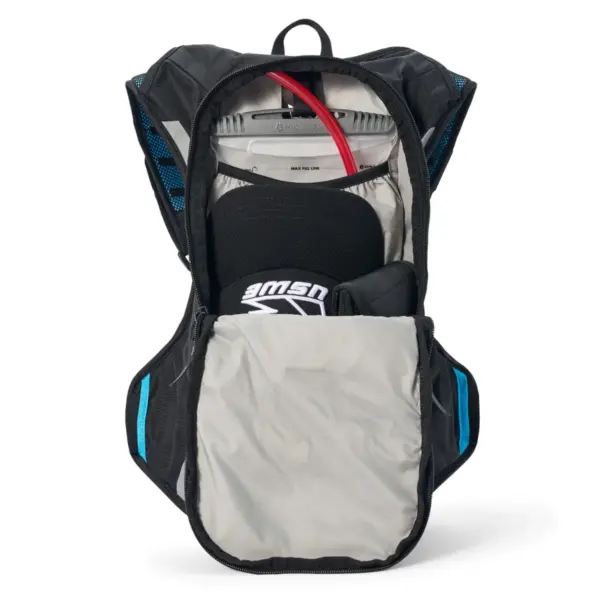 תיק שתייה USWE MTB Hydro 8L שחור-כחול – תמונה 2