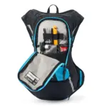 תיק שתייה USWE MTB Hydro 8L שחור-כחול – תמונה 3