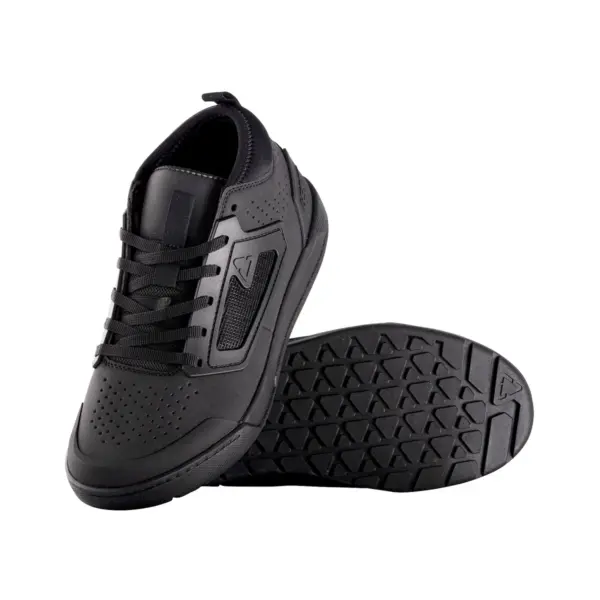 נעלי רכיבה לאופניים ליט LEATT Flat 3.0 בצבע שחור