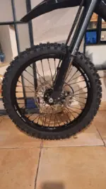 גלגל קדמי 21 אינץ' לסורון SUR-RON Ultra Bee שחור – תמונה 2