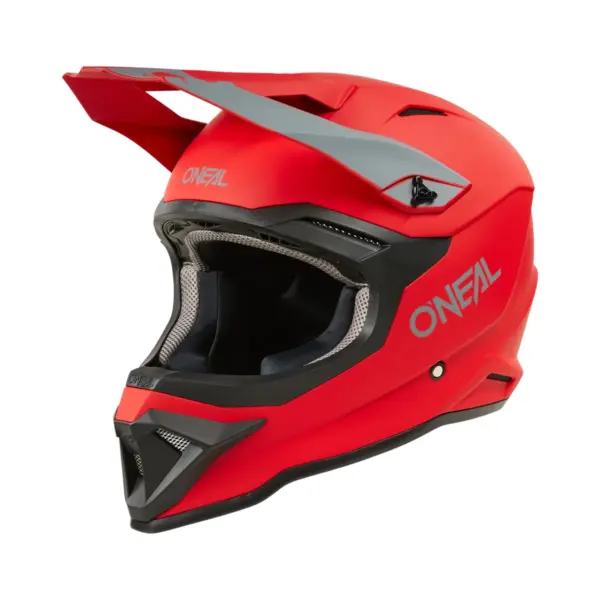 קסדת שטח אוניל O'NEAL 1SRS Solid בצבע אדום, מבט קדמי באלכסון